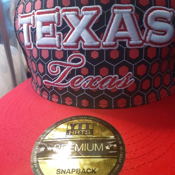 TEXAS HAT - PREMIUM TEXAS RED WITH BLACK HAT - Picture 3 of 7